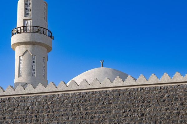 مشروع الأمير محمد بن سلمان لتطوير المساجد التاريخية يطوّر مسجد بني حرام في المدينة المنورة ويحفظ إرثه المرتبط بغزوة الأحزاب