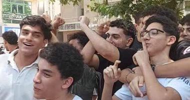 إحنا فى ضهرك يا عميد.. طلاب الثانوية يدعمون حسام حسن بعد الفيزياء والتاريخ