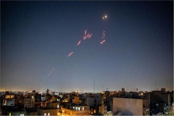 سماء طهران تحت المراقبة.. الدفاعات الجوية تتعامل مع أهداف معادية
