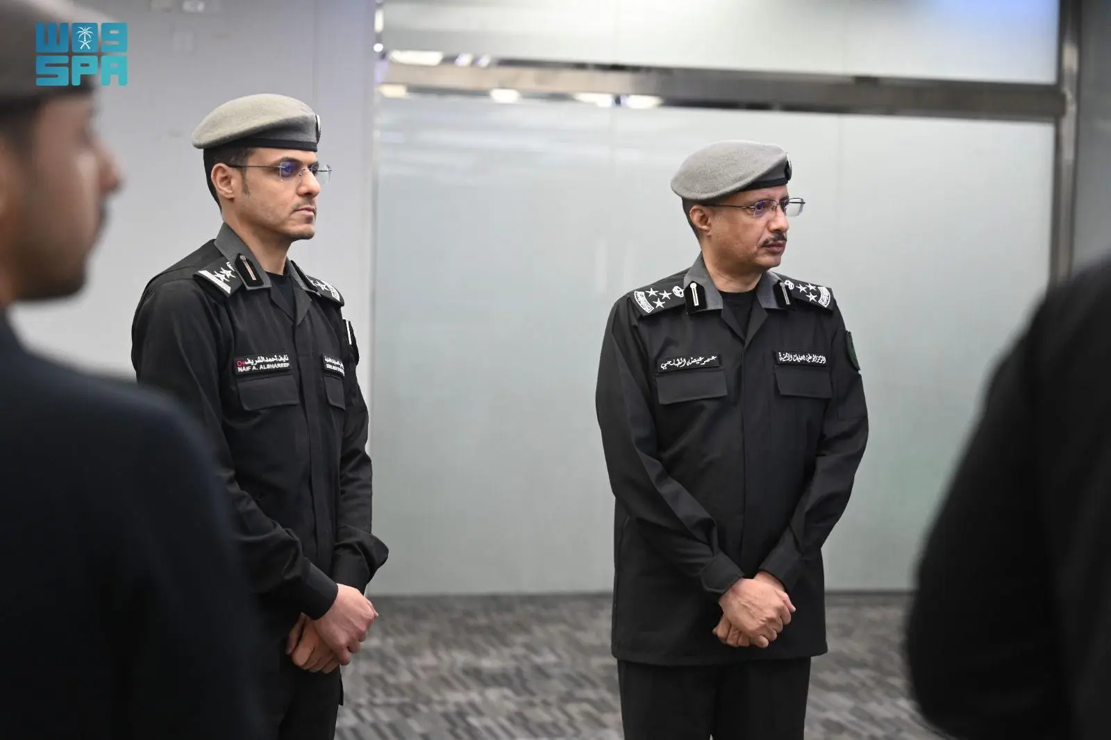 قائد المركز الوطني للعمليات الأمنية يتفقّد مركز العمليات الأمنية الموحدة (911) بمكة المكرمة