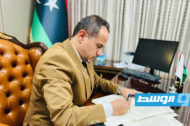 القريو يعتمد ترقيات أكثر من 5000 معلم ومعلمة