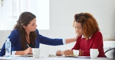 الإنصات لشكوى الغير بمقابل مادى مهنة جديدة تجتاج روسيا.. مش هتصدق المرتب كام