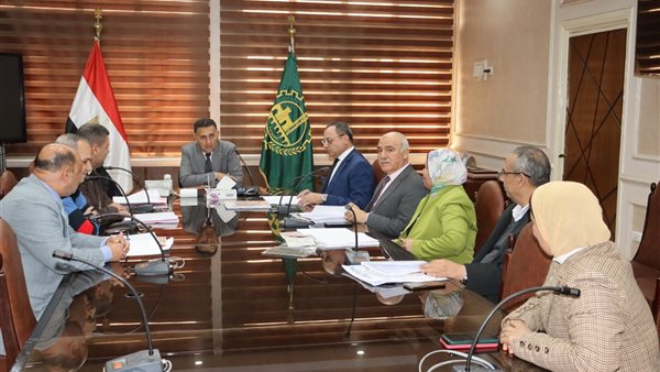 محافظ القليوبية يترأس اجتماع “لجنة القيادات” لبحث تجديد عدد من الوظائف
