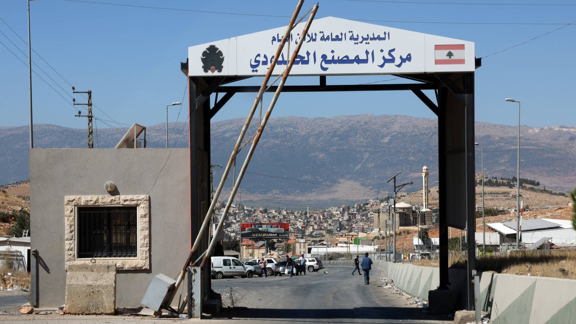 لبنان يعيد تشغيل معبر المصنع الحدودي مع سوريا