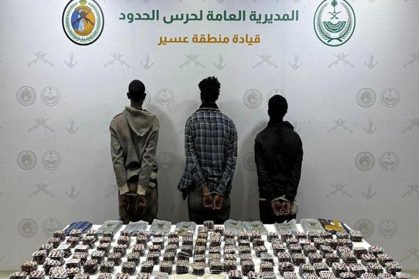 القبض على (3) إثيوبيين في عسير لتهريبهم مواد مخدرة