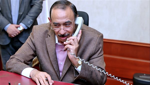 محافظ سوهاج يهنئ الأول على مستوى الشهادة الإعدادية ويشيد بتفوقه