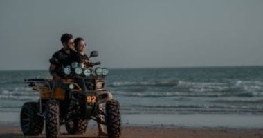 5 أبراج تبحث عن المغامرة على شواطئ العلمين الجديدة