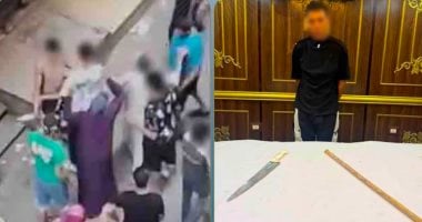 ضبط شخص يخلع ملابسه ويهدد الأهالى بسلاح بسبب توك توك..فيديو