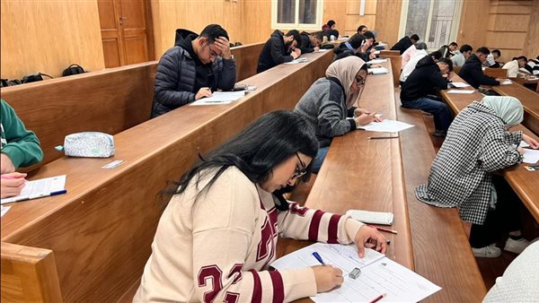 انتظام امتحانات برنامج الطب والجراحة بجامعة القاهرة الأهلية (صور)