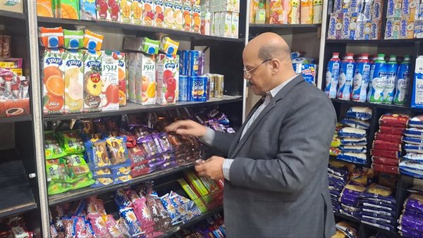 تموين شرق بالإسكندرية تضبط سلع غذائية فاسدة وسجائر مجهولة المصدر