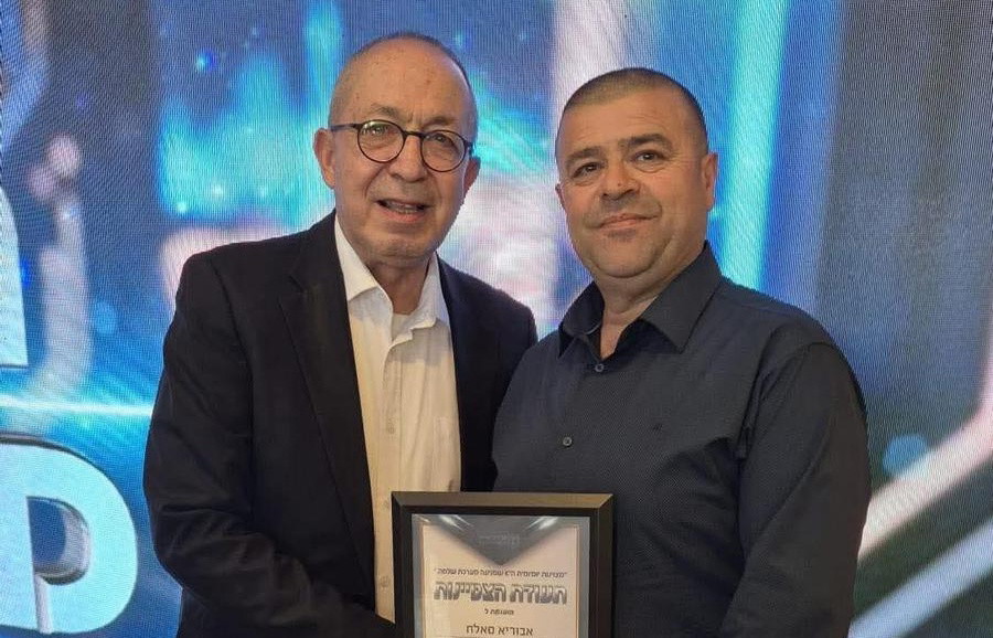 المفتش صالح شريف أبوريا يحصد جائزة "المفتش المتميز" تقديراً لمسيرة عطاء وإنجاز