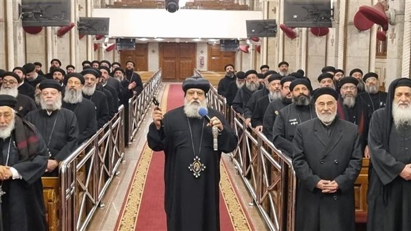 الأنبا ميخائيل يناقش ترتيبات الخدمة مع كهنة إيبارشية حلوان