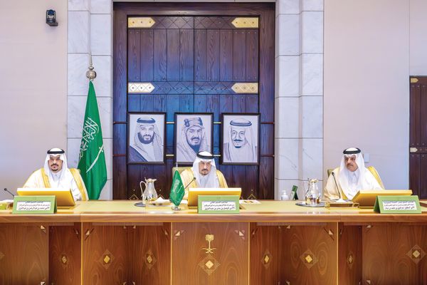 أمير الرياض يرأس اجتماع مجلس أمناء جائزة فيصل بن بندر للتميز والإبداع