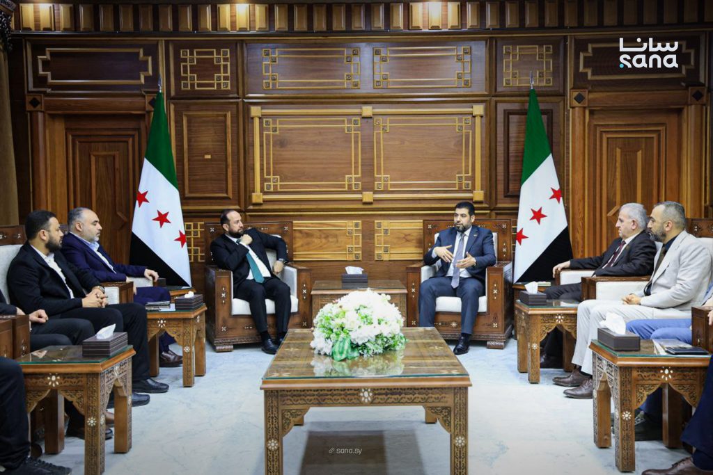 وزير الإعلام ومحافظ اللاذقية يبحثان تعزيز التنسيق بين المؤسسات الإعلامية والخدمية