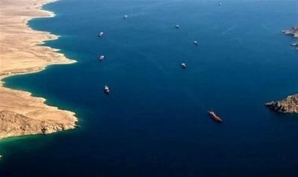 عُمان وإيران تبحثان تكاليف إدارة مضيق هرمز وسط رفض أمريكي للرسوم