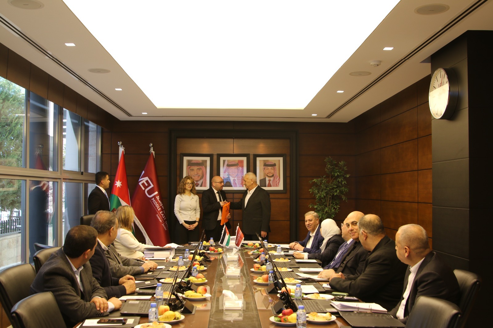 جو 24 : مجلس أمناء “الشرق الأوسط” يكرّم الدكتور أيمن الخطيب لفوزه بجائزة الحسين للأبحاث الاقتصادية