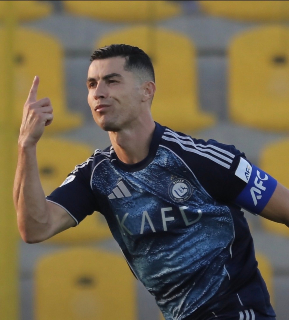 عاجل.. كريستيانو رونالدو يفاجئ جماهير الوصل عقب المباراة
