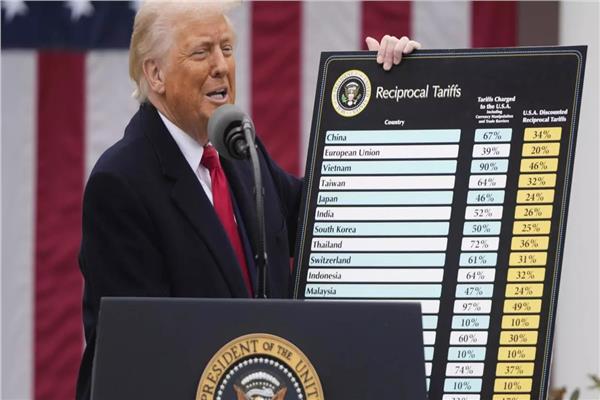 ترامب يأمر برسوم جمركية جديدة على الأدوية ويعيد هيكلة الرسوم على المعادن