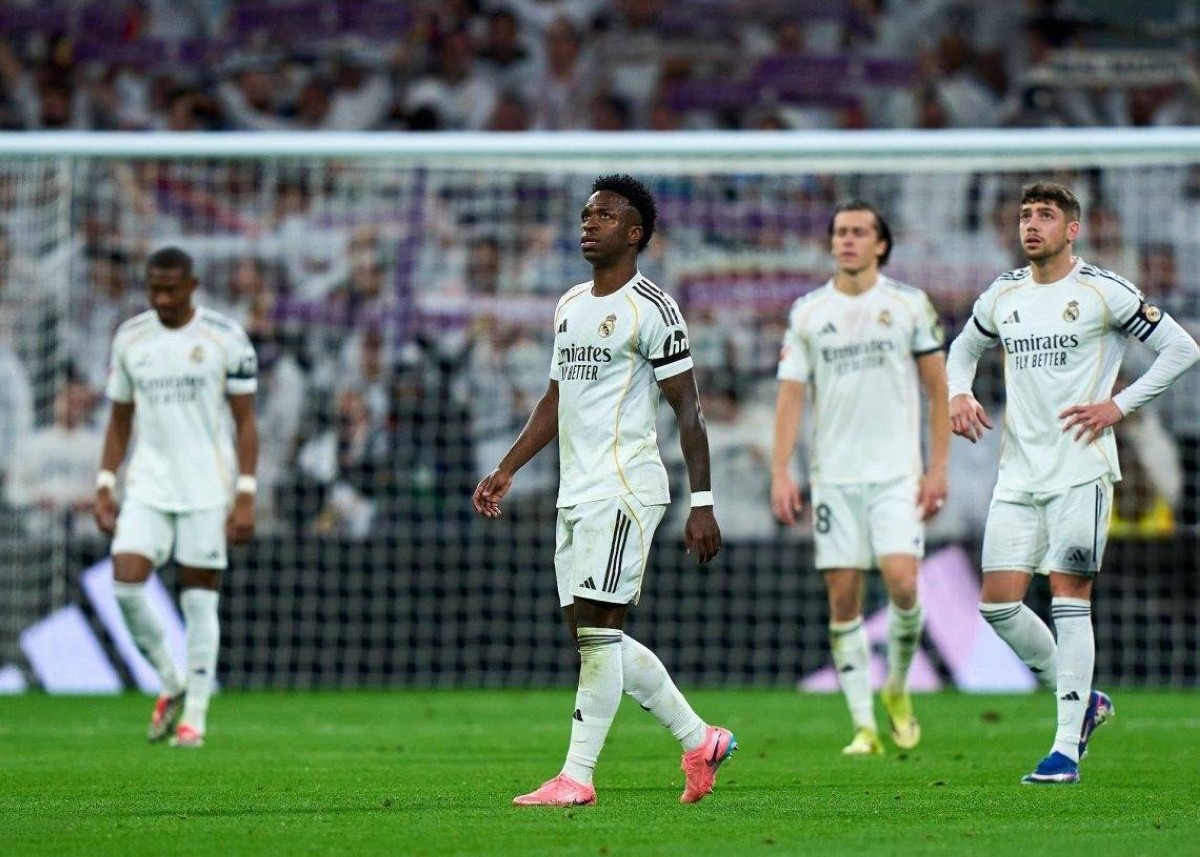 «لم يتبق سوى الأبطال».. ماذا دار في غرفة ملابس ريال مدريد بعد خسارة خيتافي؟
