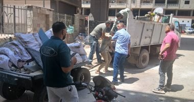 ضبط عربة كارو أثناء إلقاء مخلفات الرتش بشارع ترعة المريوطية بالهرم