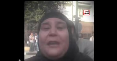 دموع أم شهيد تهز القلوب.. قتلوه وهو راجع من شغله برصاص الغدر