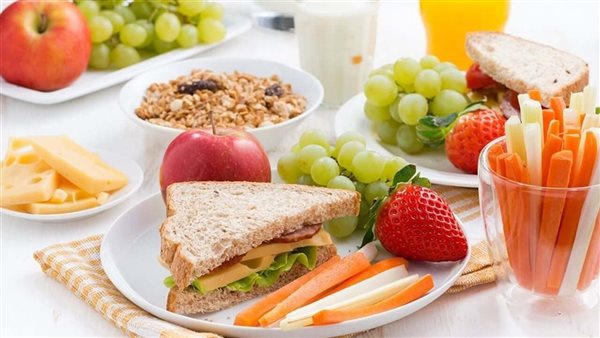قدميها لأبنائك أثناء المذاكرة، وجبات خفيفة لا تسبب النعاس