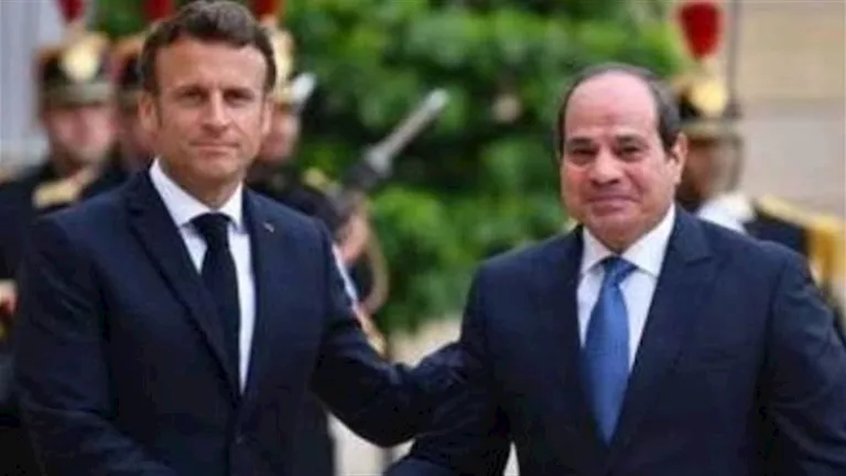 الرئيس السيسي يتلقى اتصالا من نظيره الفرنسي