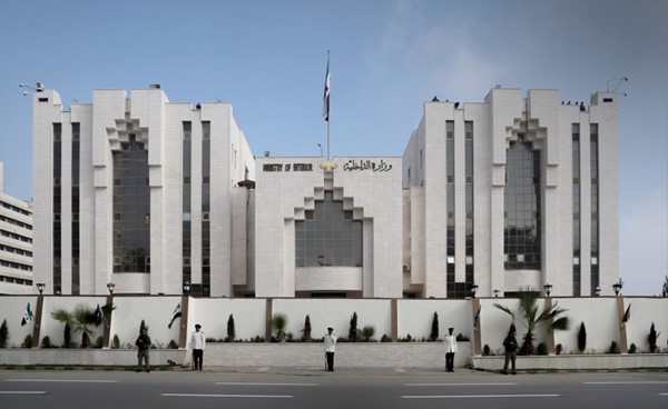 «الداخلية» السورية تعلن القبض على اثنين من المتورطين في الاعتداء على السفارة الإماراتية