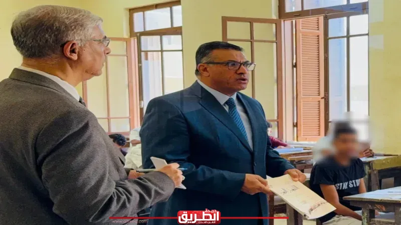 محافظ قنا يحيل 4 ملاحظين ومراقب للتحقيق لوجود ”محمول وكتاب عربي” داخل لجنة إمتحانات الدبلومات الفنية