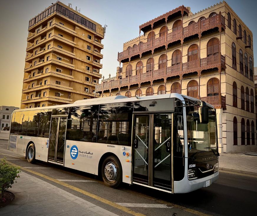 مواصلات جدة تُنظّم تشغيل الإعلانات الرقمية المتنقلة على المركبات