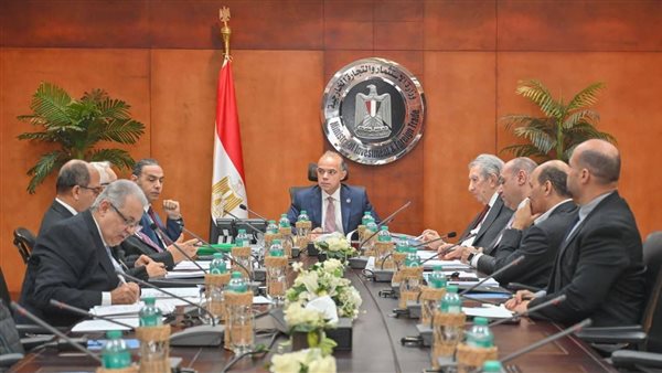قرارات جديدة من رئيس الحكومة بإعادة تشكيل اللجنة الدائمة لمعايير المحاسبة والمراجعة