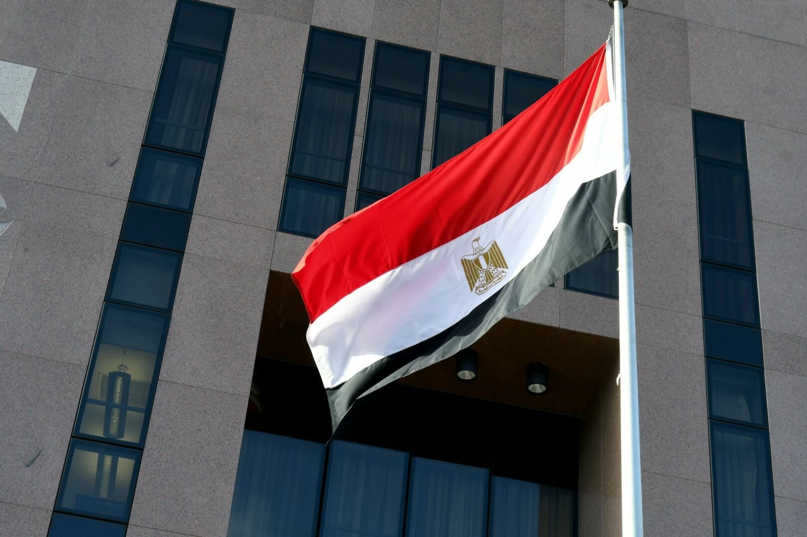 مصر تدين الاعتداء الإيراني على الكويت