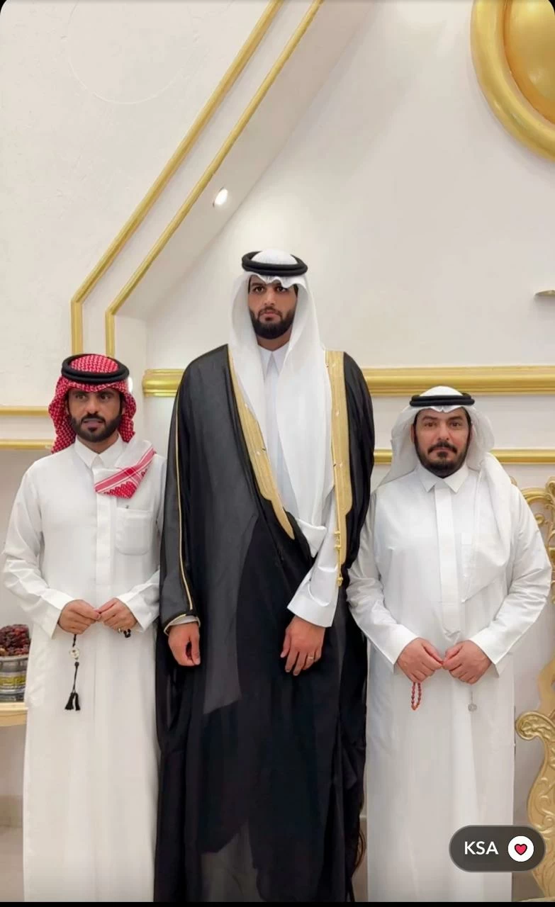 الرشيدي أطول عريس في أسرته يحتفل بزفافه