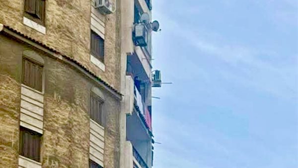 مرتبة هوائية وتدخل سريع.. إحباط محاولة قفز من أعلى عقار بالإسكندرية
