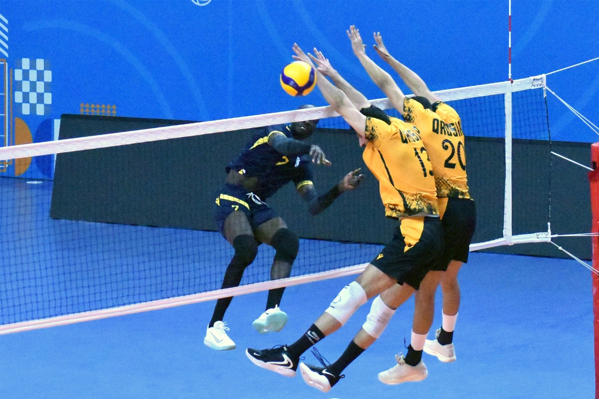 اليرموك يُسقط «طائرة» القادسية.