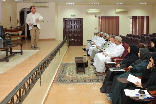 بدء فعاليات البرنامج المتخصص حول تحديات الترجمة المعاصرة بالمنتدى الأدبي