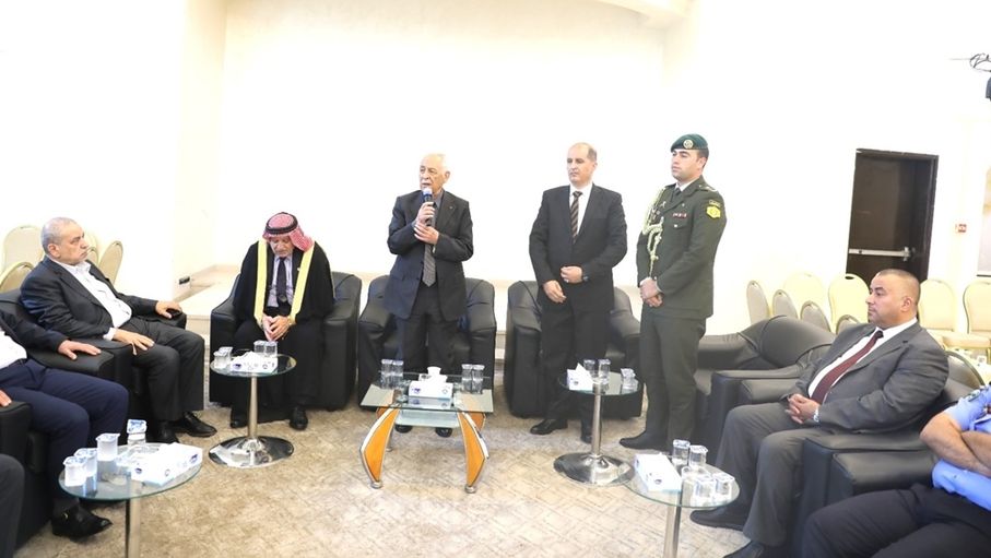 مندوبا عن الملك وولي العهد
