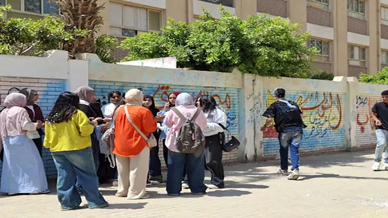 فرحة طلاب الشهادة الإعدادية فى السويس بانتهاء الامتحانات