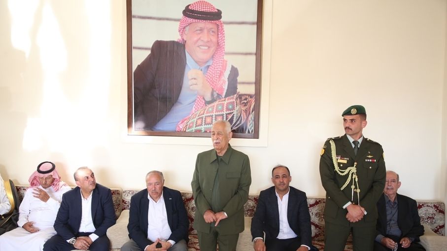 مندوبا عن الملك وولي العهد.. العيسوي يعزي عشيرة الزبن/ بني صخر