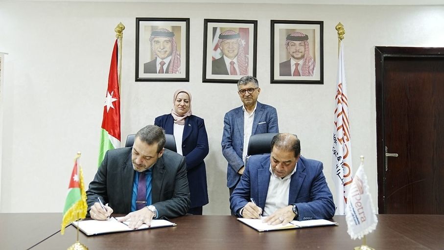 انشاء مصنع خياطة يوفر 100 فرصة عمل لأبناء المجتمع المحلي في ...