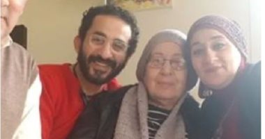 شقيقة أحمد حلمي تنعي والدتها: أمي فى ذمة الله من أصعب الكلمات اللى ممكن تتكتب