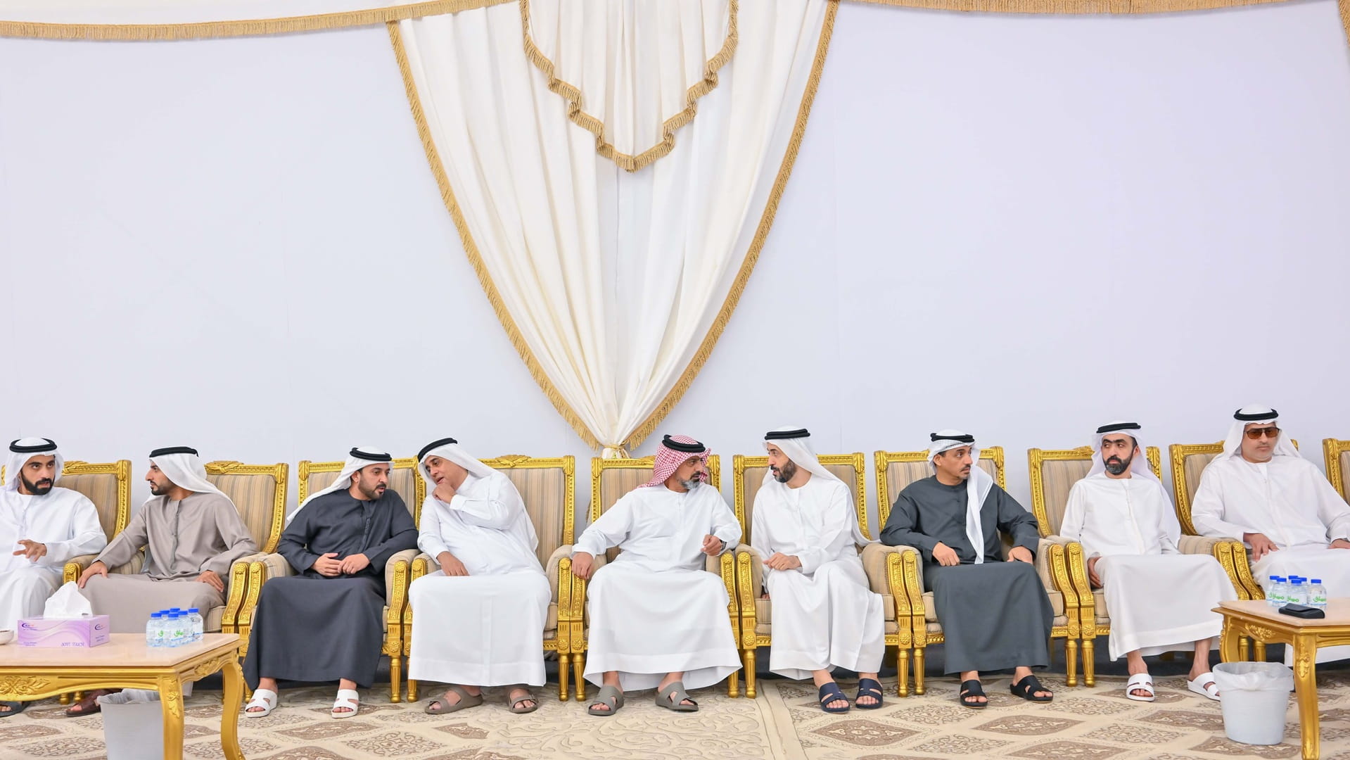 عمار بن حميد يقدّم واجب العزاء في وفاة عبد العزيز محمد ماجد