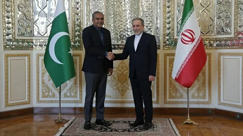 وزير داخلية باكستان يعود إلى طهران لإطلاق المفاوضات الأمريكية الإيرانية