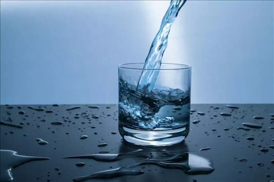 كيف يؤثر تناول الماء على الدماغ في رمضان؟