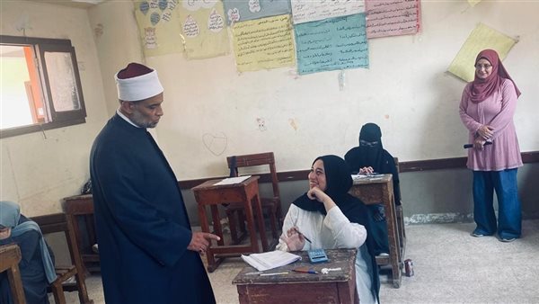 هدوء وانتظام بلجان امتحان الرياضيات التطبيقية لطلاب القسم العلمي بالثانوية الأزهرية بالدقهلية