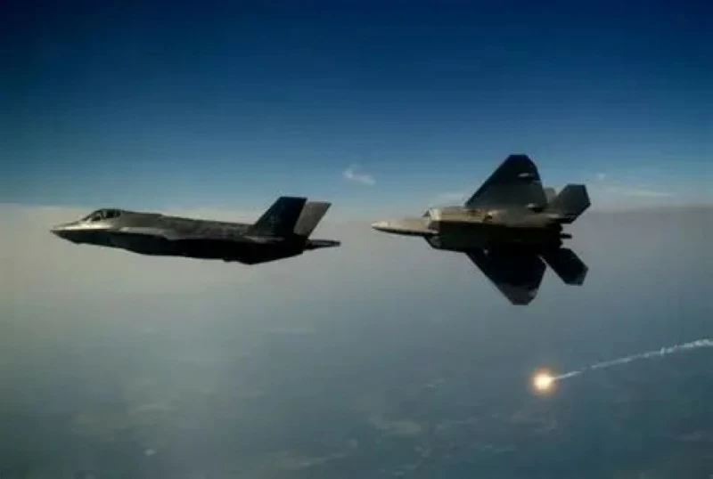 «فلايت رادار 24» يكشف اللغز.. سر اختفاء طائرات عسكرية أمريكية فوق الأطلسي