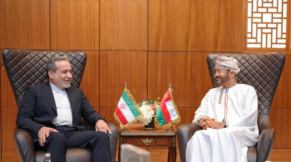 وزير الخارجية يبحث مع نظيره الإيراني سبل وقف التصعيد والعودة إلى الحوار