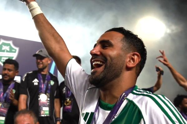 الأهلي يعلن رحيل رياض محرز عن الفريق