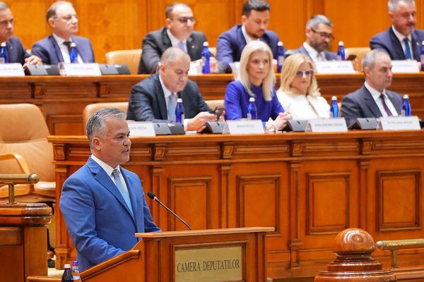 البرلمان الروماني يرفض منح الثقة لأدريان فيستيا لتشكيل الحكومة