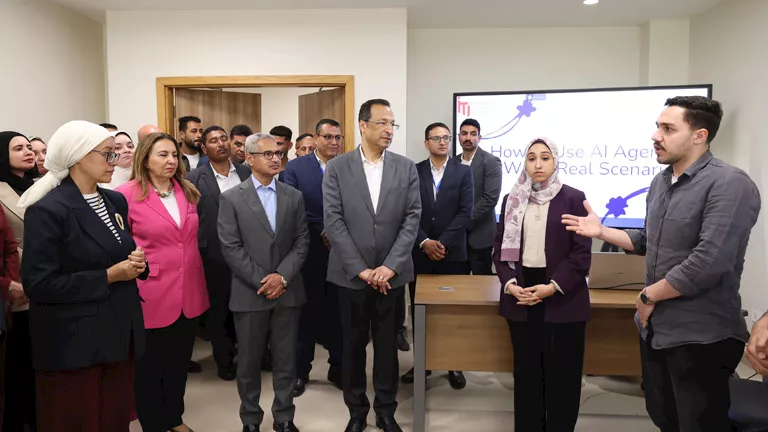 وزير الاتصالات يزور مركز إبداع مصر الرقمية ببني سويف الجديدة